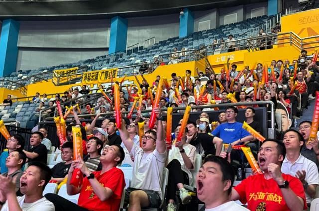 主场作战！球迷助威为球队助力加油的简单介绍